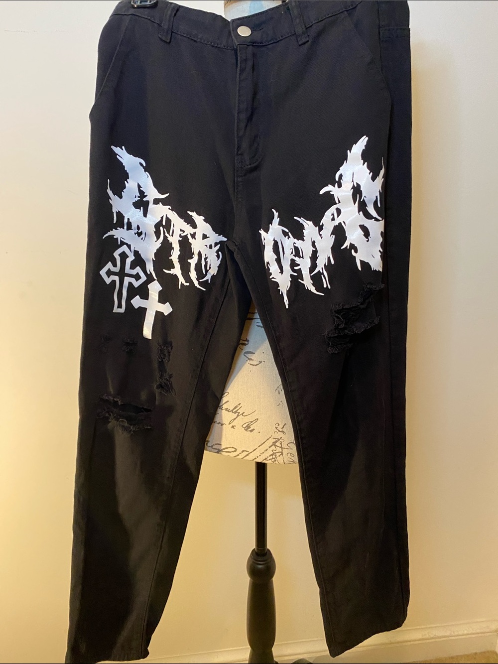 Manfinity Rough Black Graphic Cross-Print Jeans gothic frayed thrashed 28x28